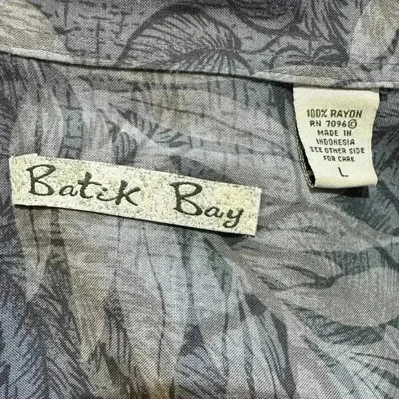 Batik Bay Men’s Hawaiian Palm Button Down Gray Size L - Picture 3 of 3